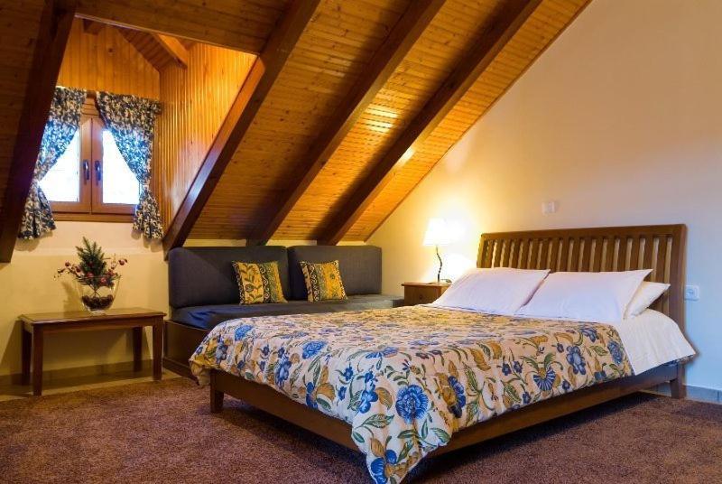 Krinides Otel Kalavryta Oda fotoğraf